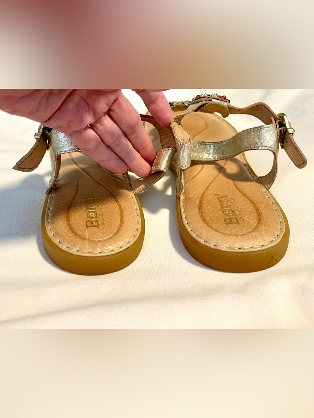 BORN Hand~Crafted Leather Beaded Thong Sandals - Women’s Size 9 - Gold -Comfort - Picture 3 of 9